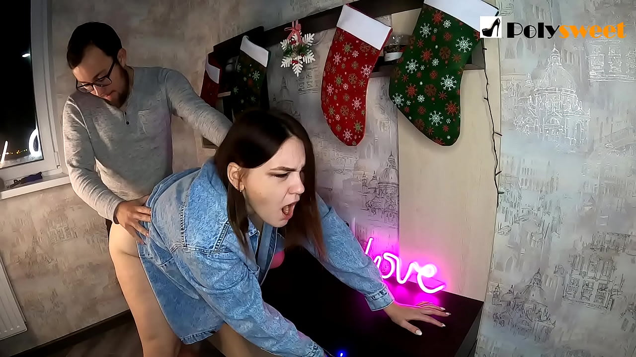 കഴുതയിൽ പോണിടെയിലുമായി സുന്ദരിയായ ഒരു പെൺകുട്ടിയെ വായും കുണ്ണയും ഉപയോഗിച്ച് ഭോഗിക്കുന്നത് ആ വ്യക്തി ആസ്വദിച്ചു